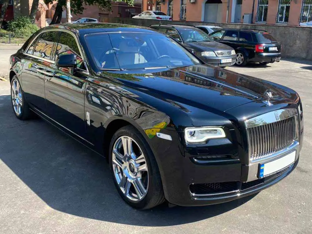 Оренда автомобіля Rolls-Roys Ghost Series II з водієм