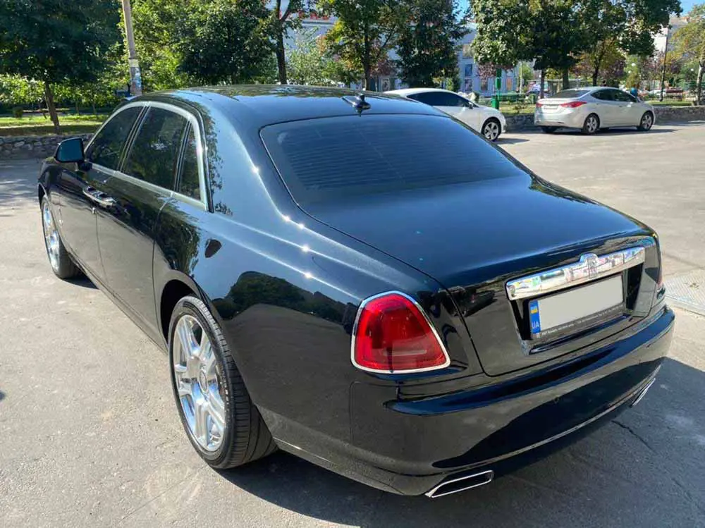 Оренда автомобіля Rolls-Roys Ghost Series II з водієм