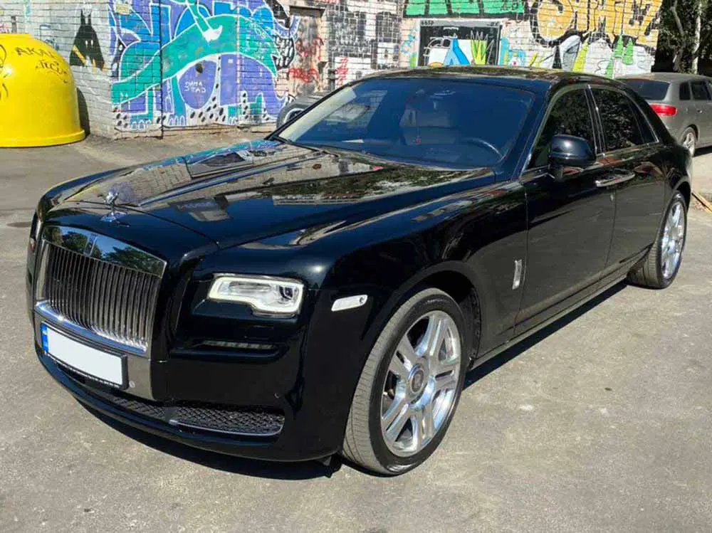 Оренда автомобіля Rolls-Roys Ghost Series II з водієм