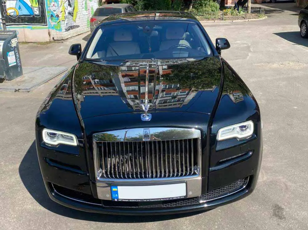 Оренда автомобіля Rolls-Roys Ghost Series II з водієм