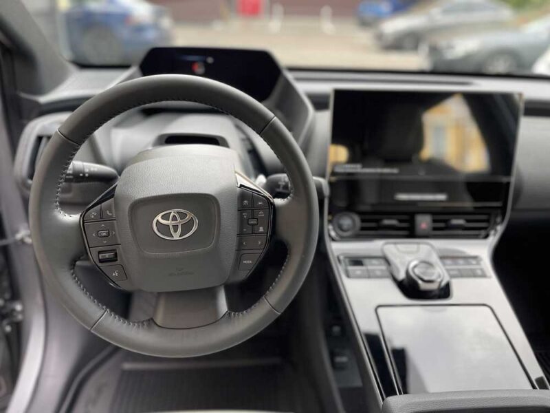 Прокат электромобиля Toyota bz4x 2023