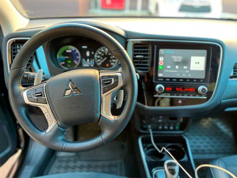 Прокат автомобіля Mitsubishi Outlander 2022 PHEV гібрид