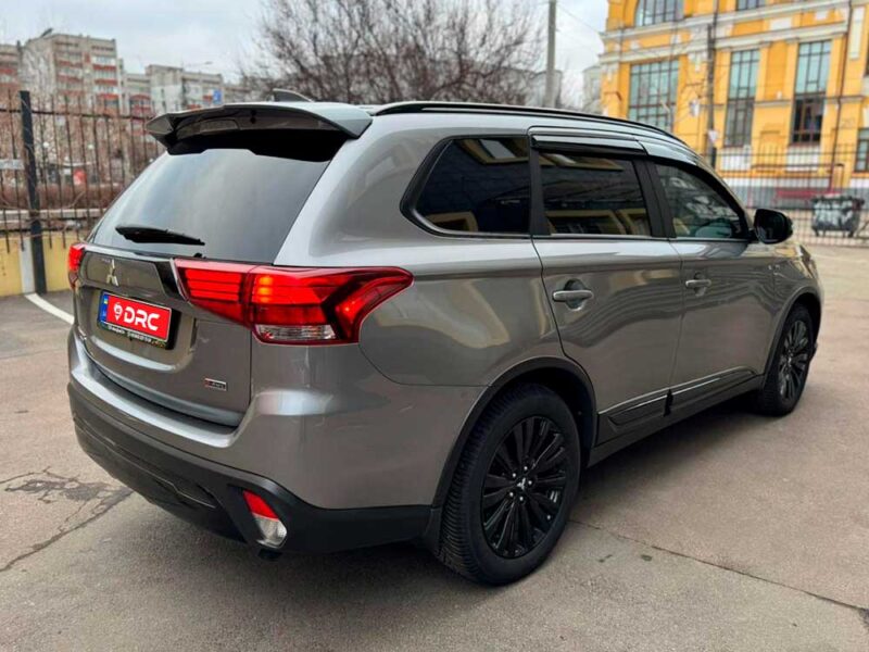 Прокат внедорожника Mitsubishi Outlander